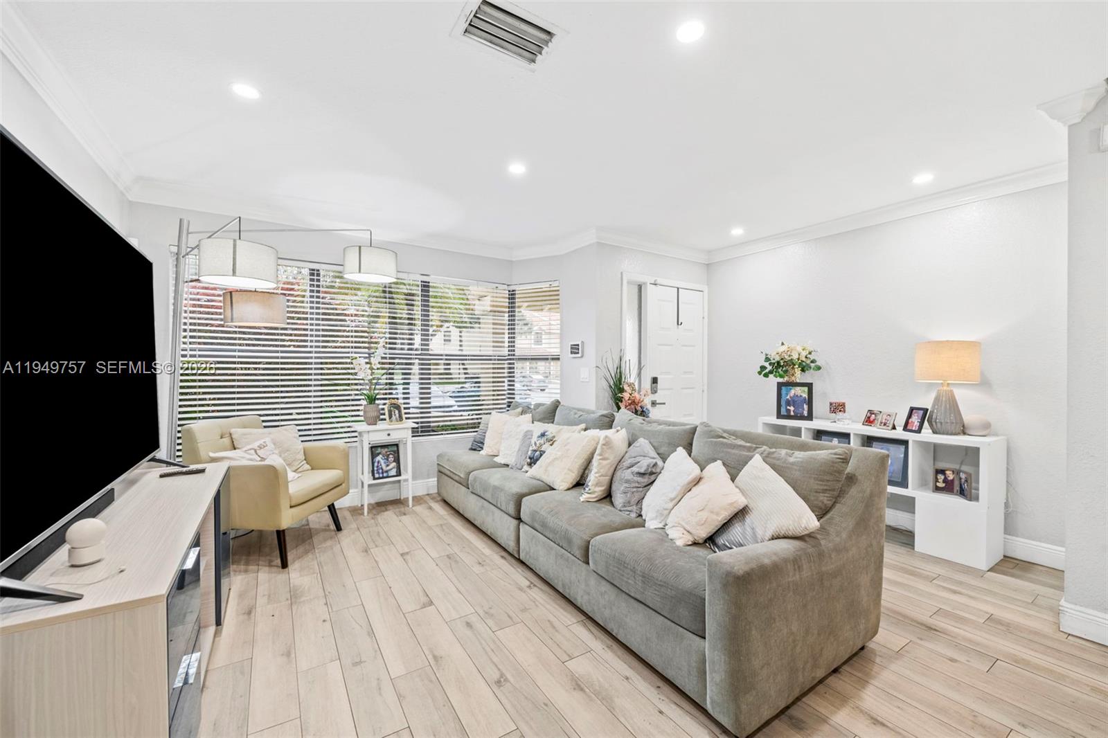 3726 Coral Tree Cir 3726