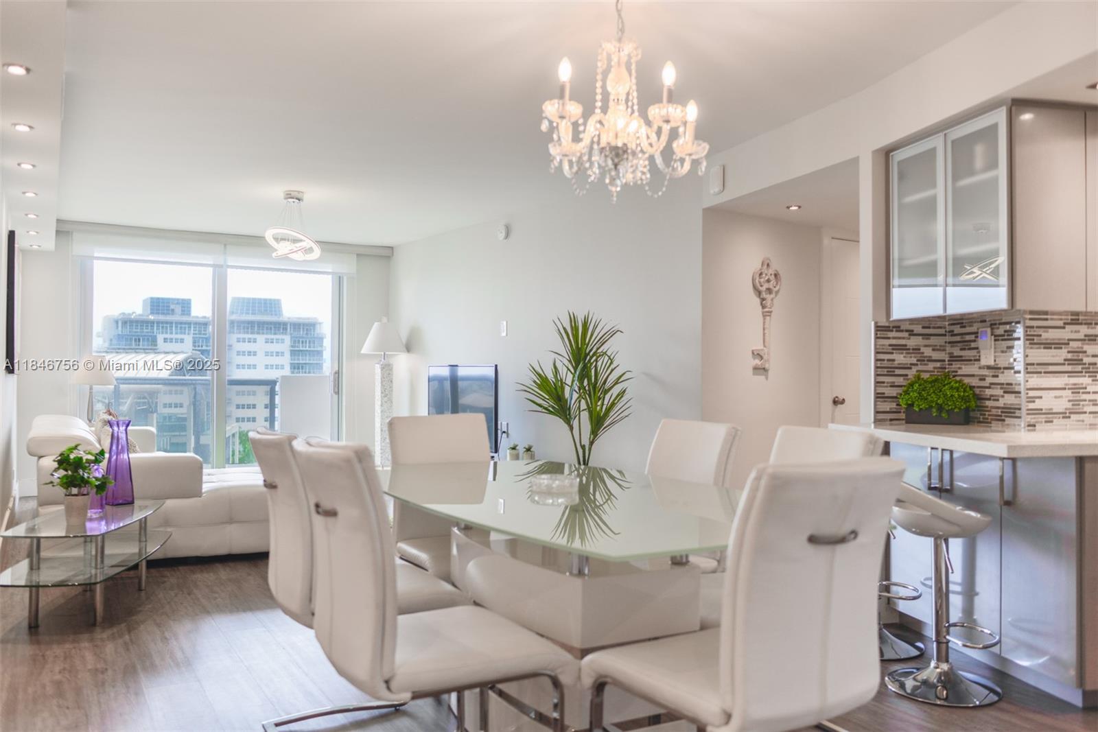6039 Collins Ave 937