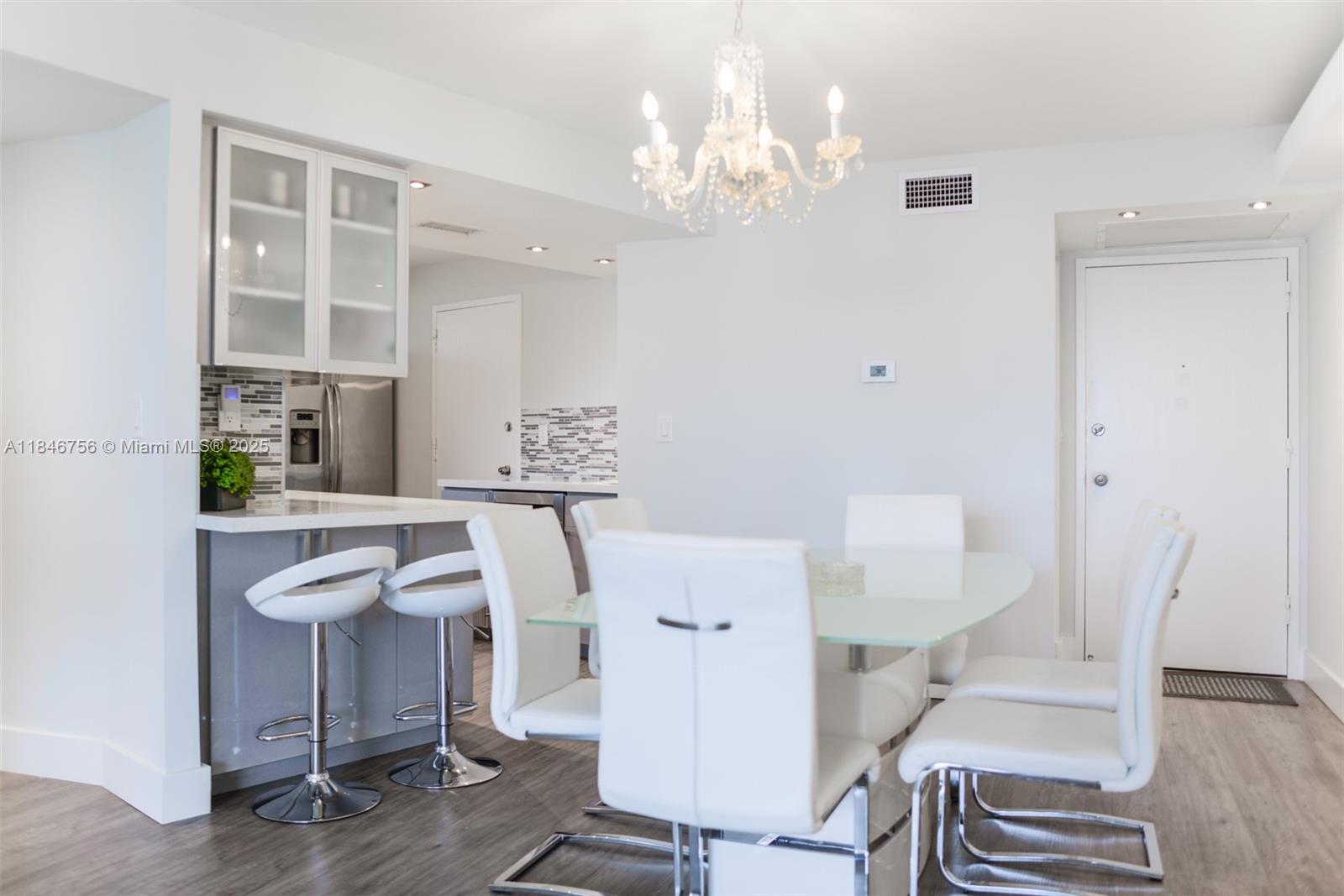6039 Collins Ave 937