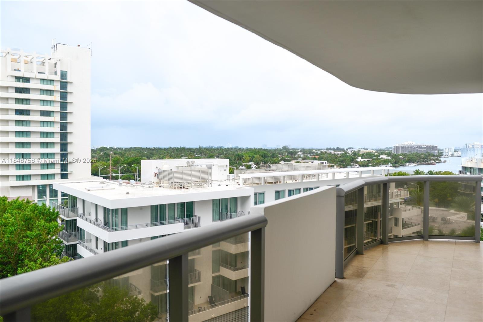6039 Collins Ave 937