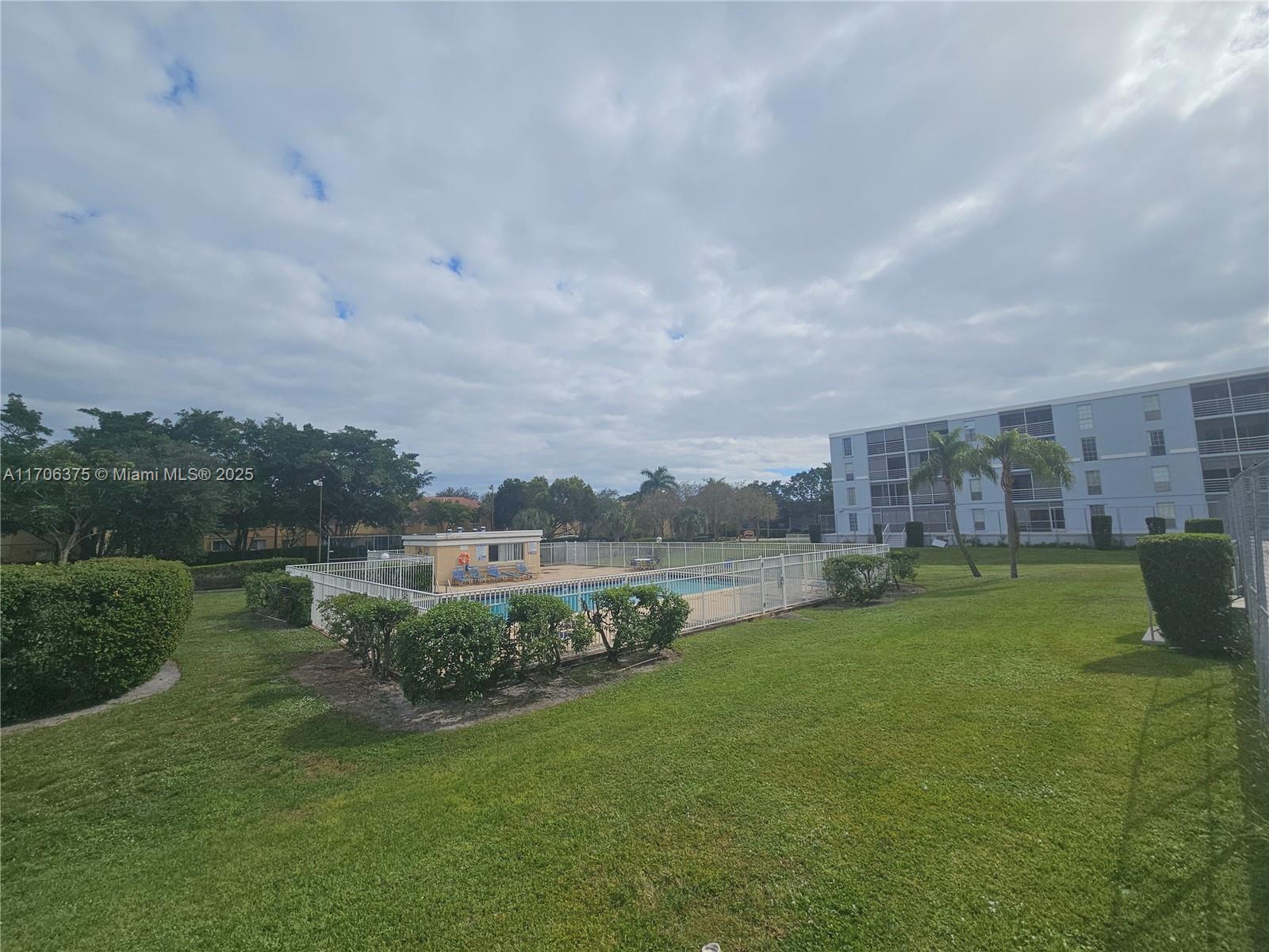 661 N University Dr 1-102