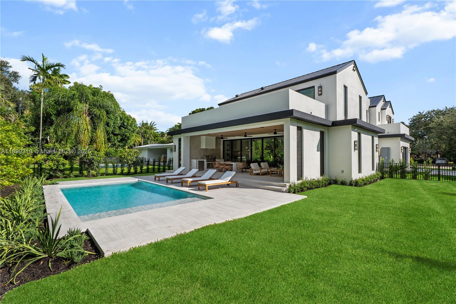 SOUTH MIAMI VILLAS - Residential