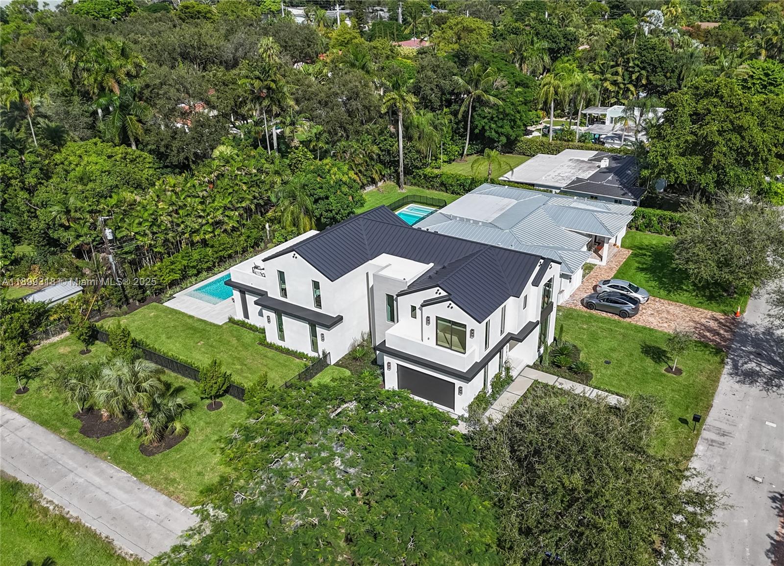 SOUTH MIAMI VILLAS - Residential