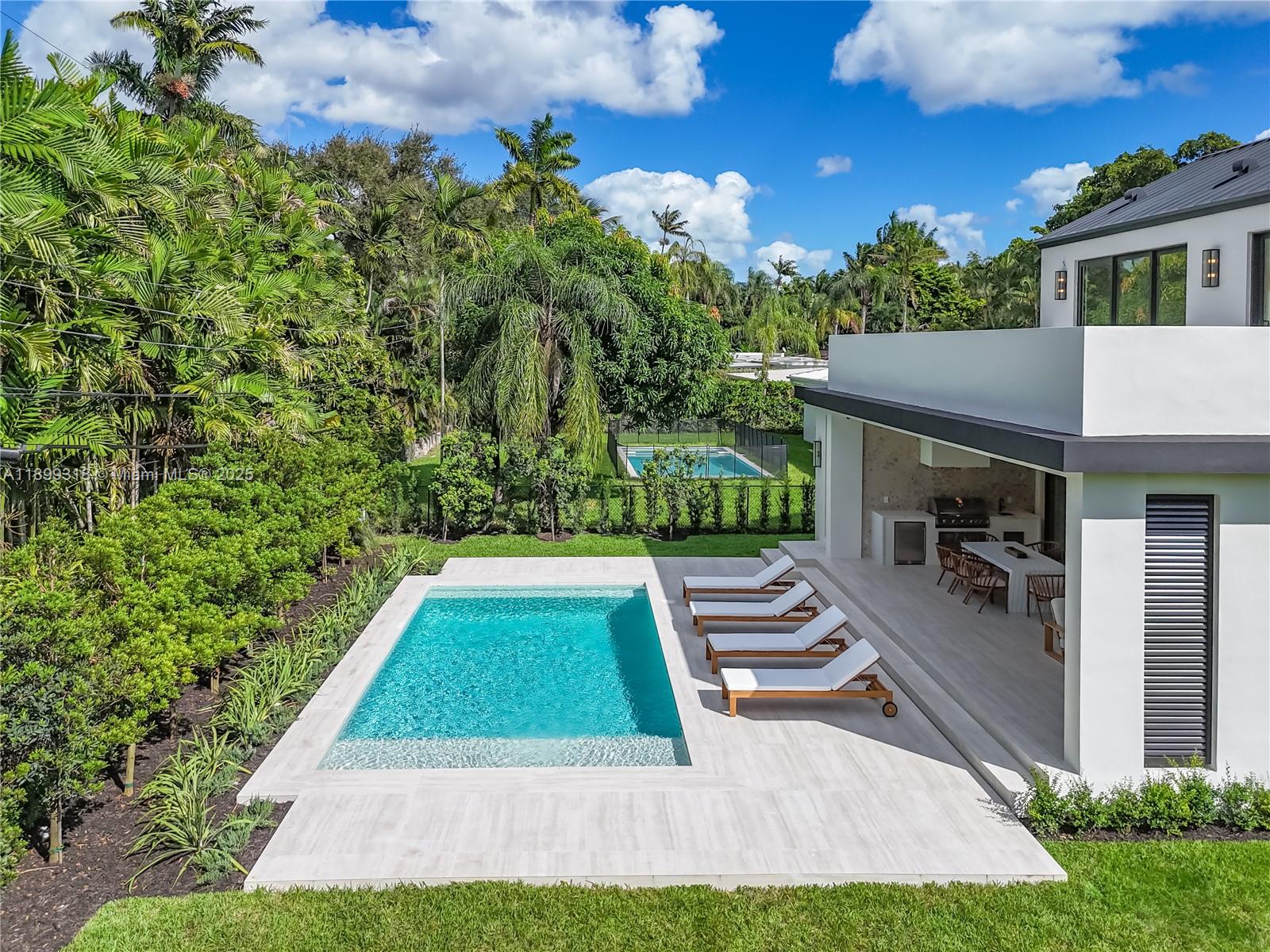 SOUTH MIAMI VILLAS - Residential