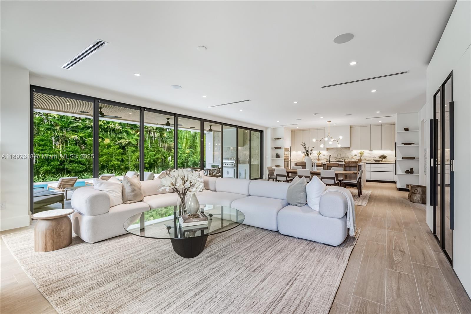 6781 SW 75th Ter, South Miami, FL, 33143/$4,500,000 3 6781 SW 75th Ter