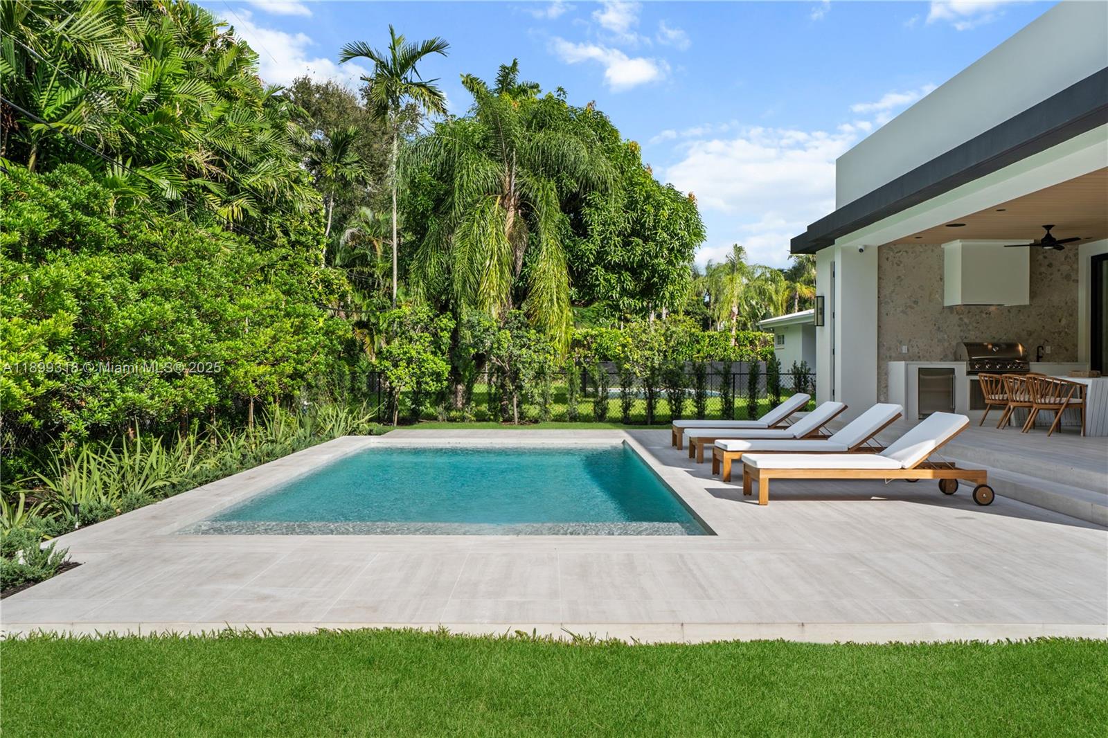 SOUTH MIAMI VILLAS - Residential