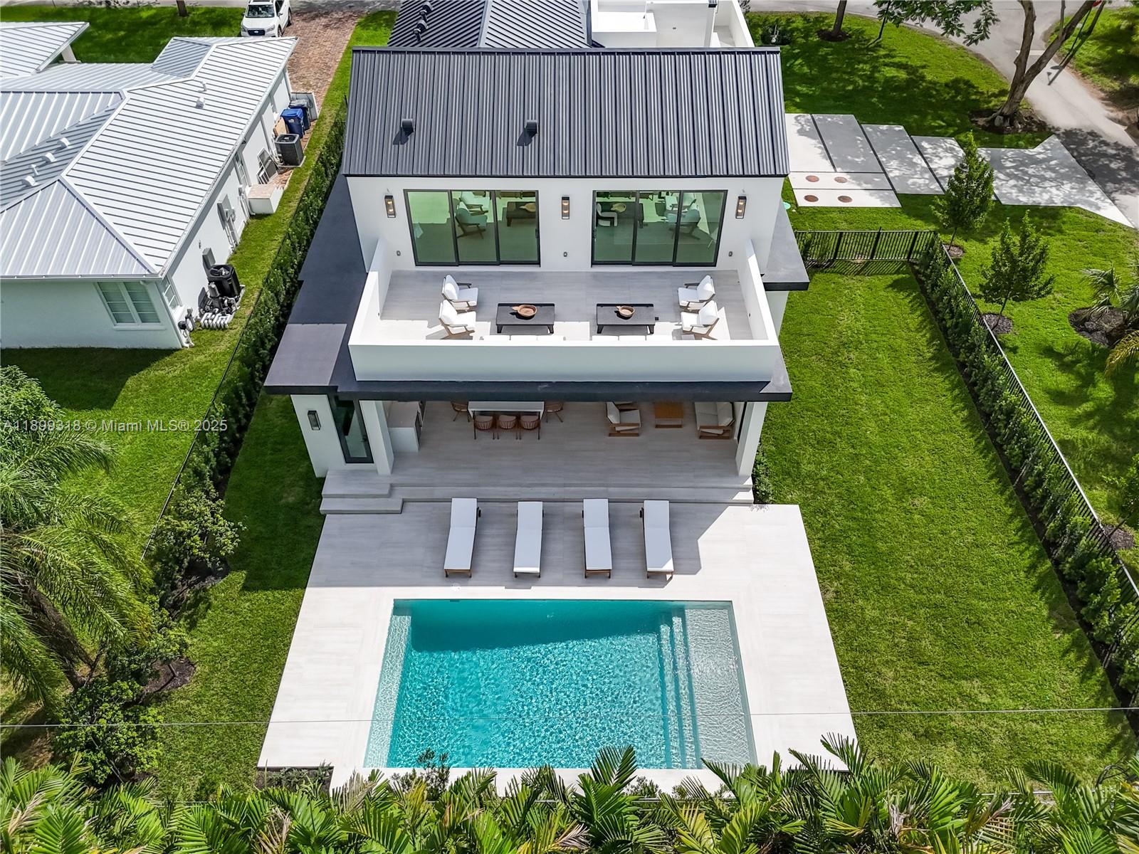 SOUTH MIAMI VILLAS - Residential