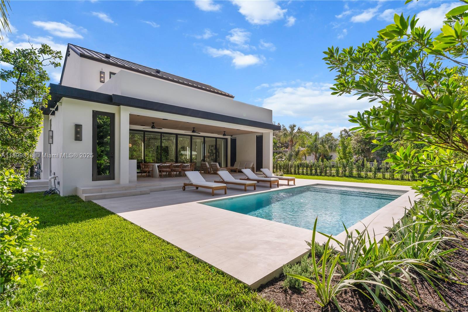 SOUTH MIAMI VILLAS - Residential