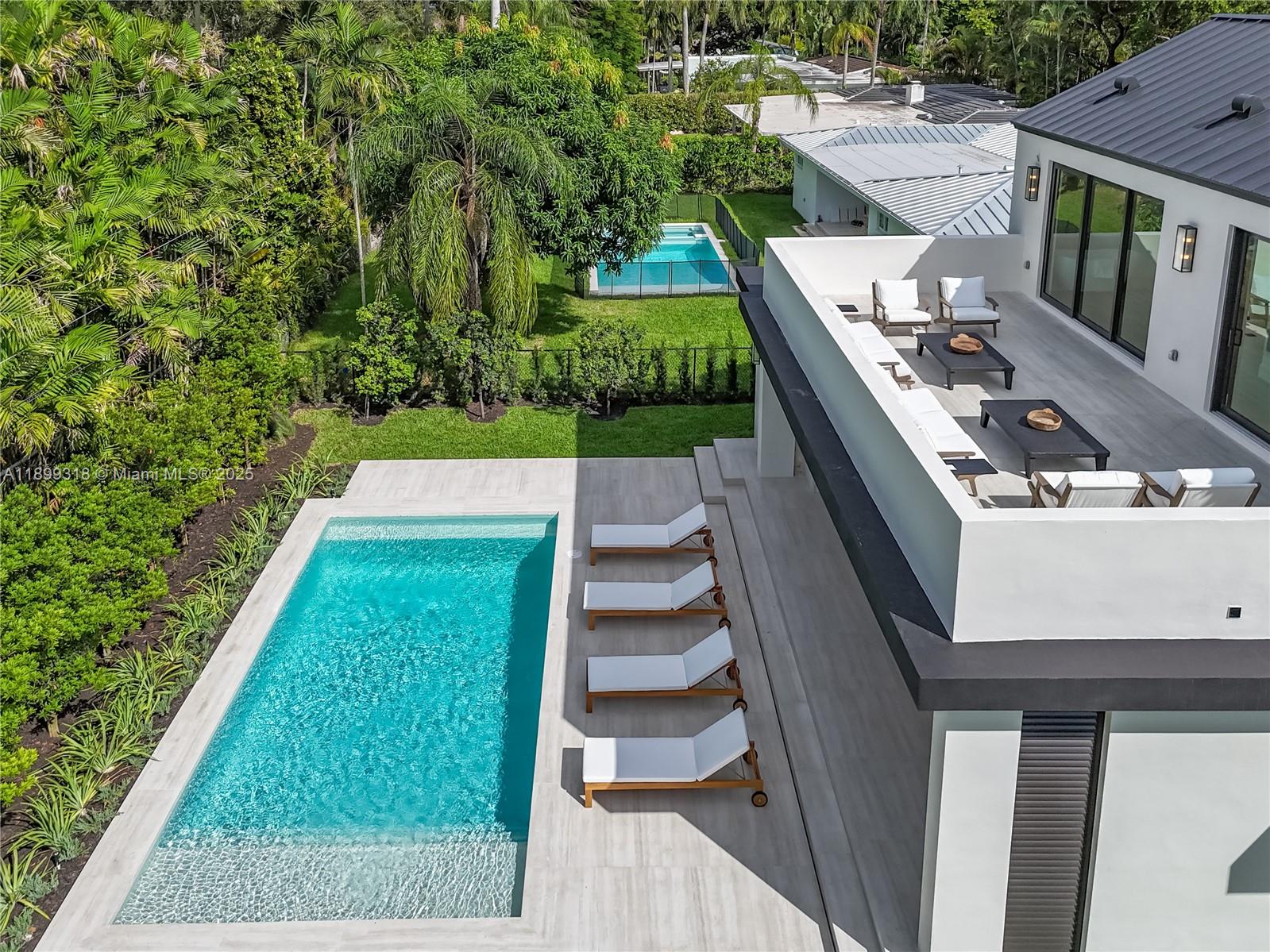 SOUTH MIAMI VILLAS - Residential