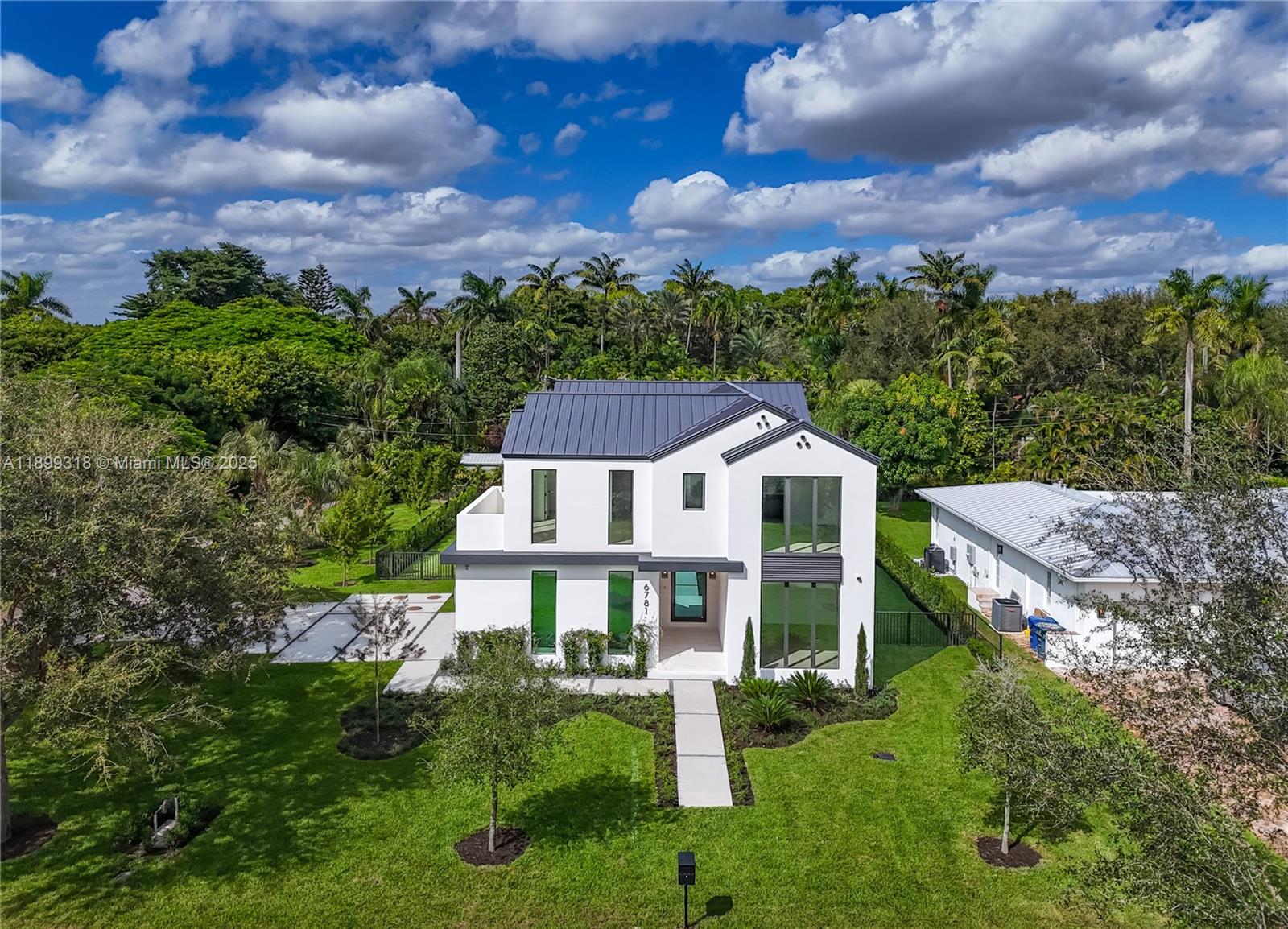 SOUTH MIAMI VILLAS - Residential