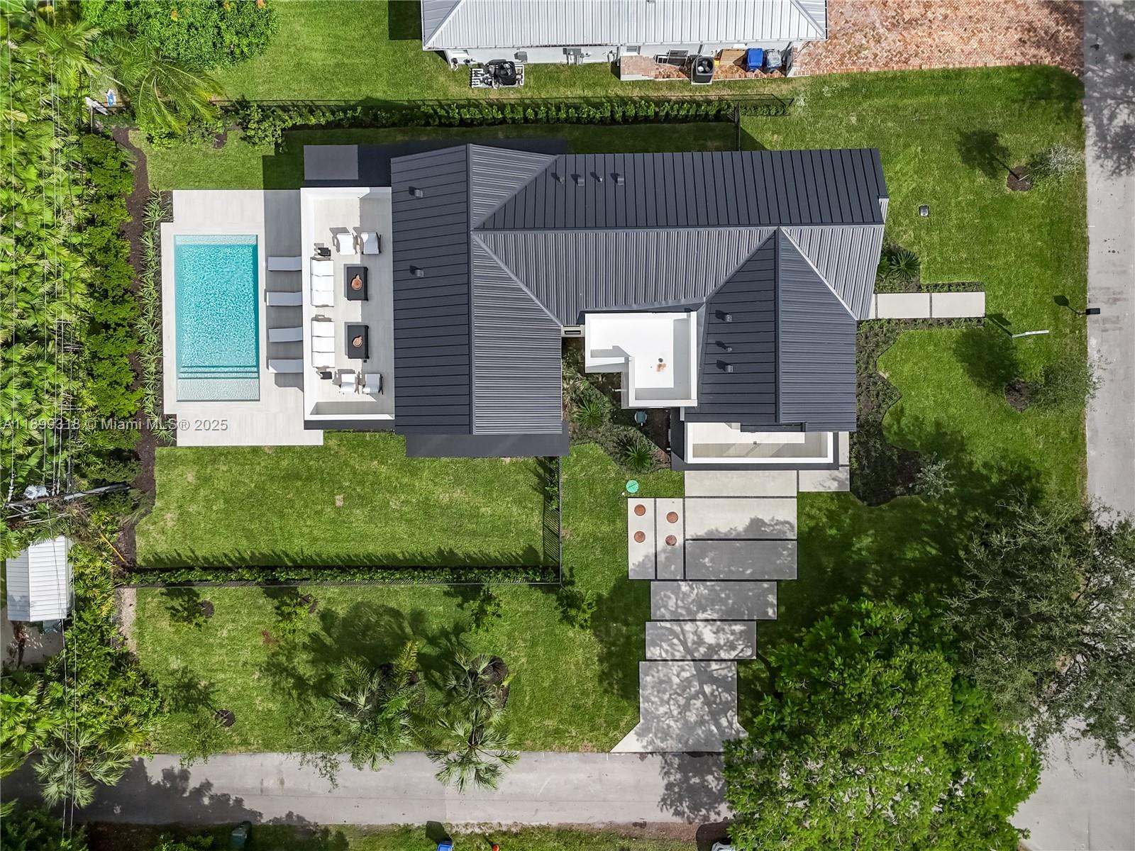 SOUTH MIAMI VILLAS - Residential