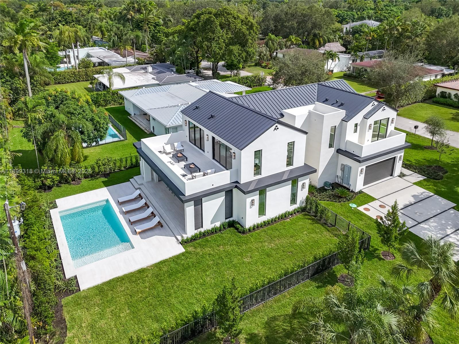 6781 SW 75th Ter, South Miami, FL, 33143/$4,500,000 2 6781 SW 75th Ter