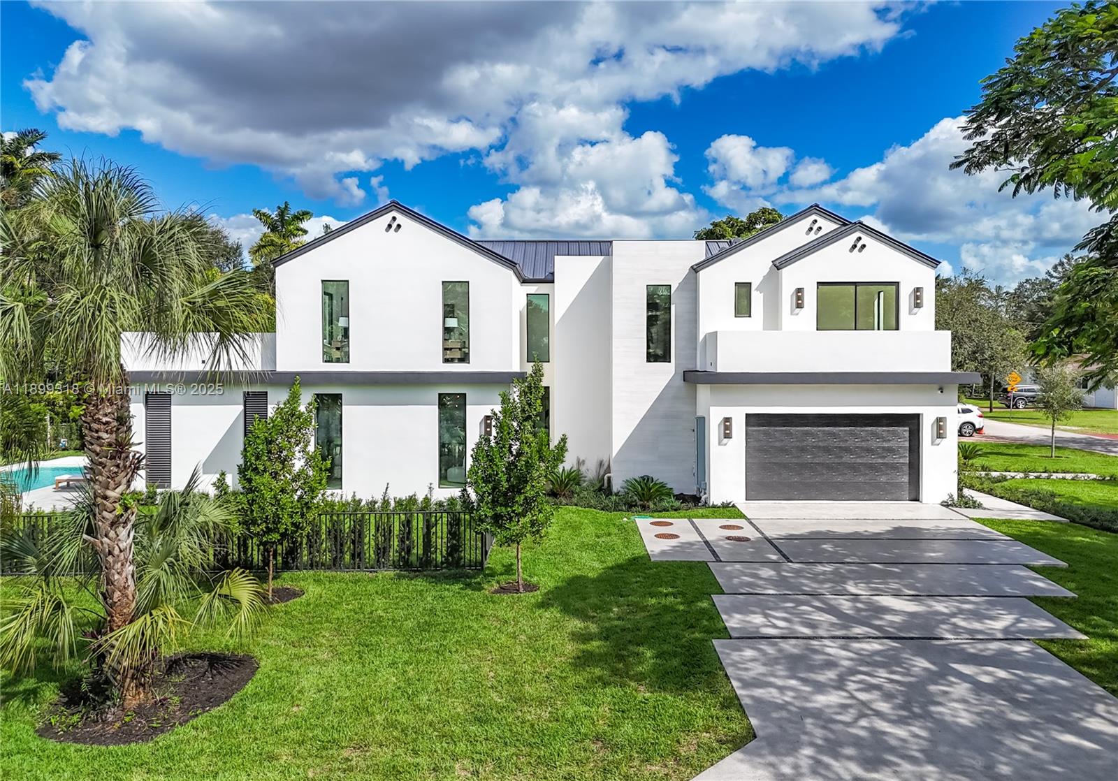 6781 SW 75th Ter, South Miami, FL, 33143/$4,500,000 1 6781 SW 75th Ter