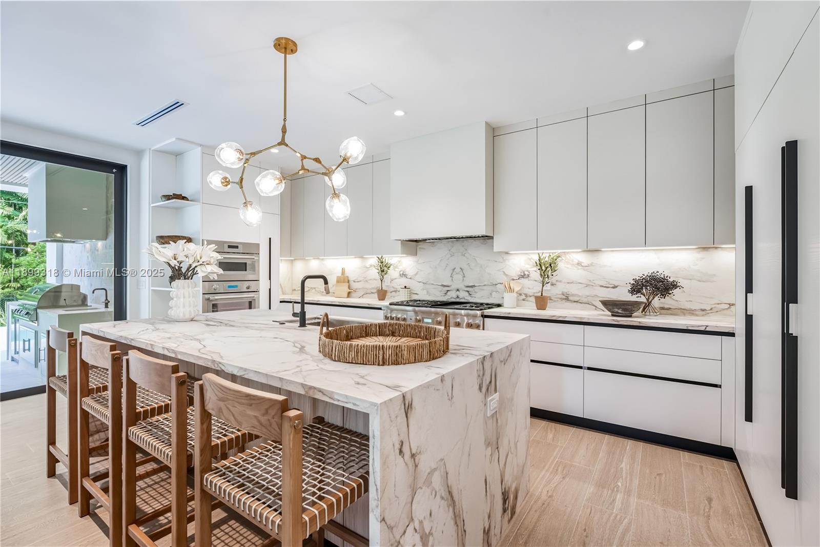 6781 SW 75th Ter, South Miami, FL, 33143/$4,500,000 4 6781 SW 75th Ter