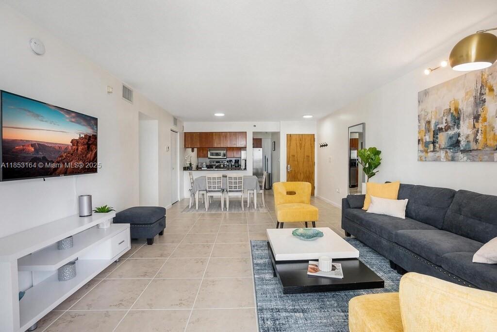 1200 Brickell Bay Dr 3124