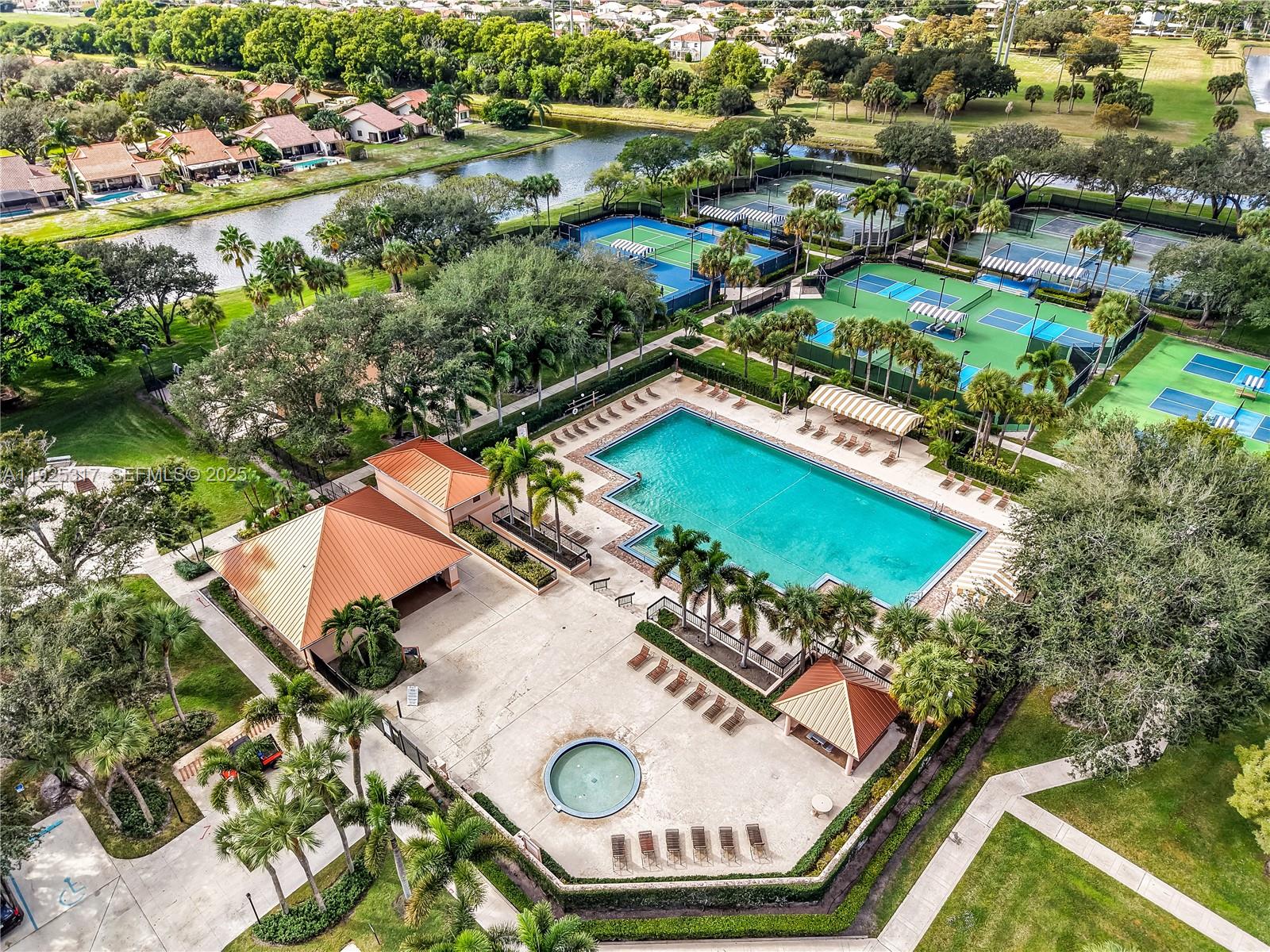 SARATOGA POINTE - Residential