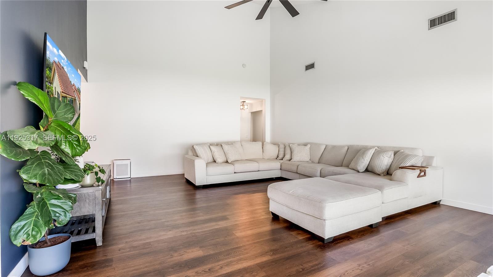 SARATOGA POINTE - Residential