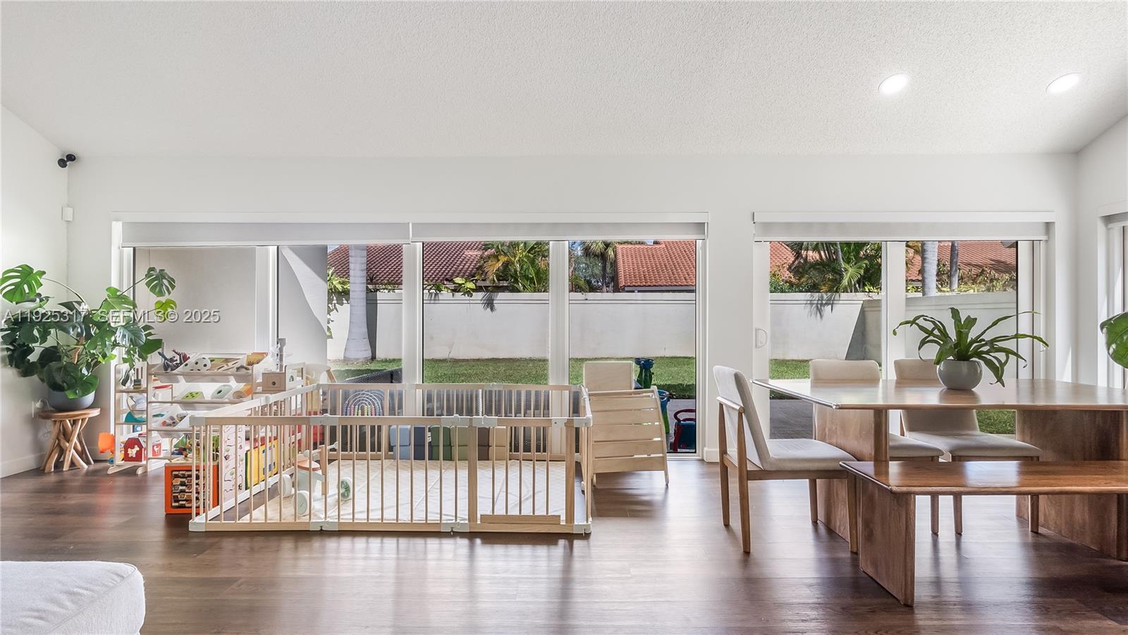 SARATOGA POINTE - Residential