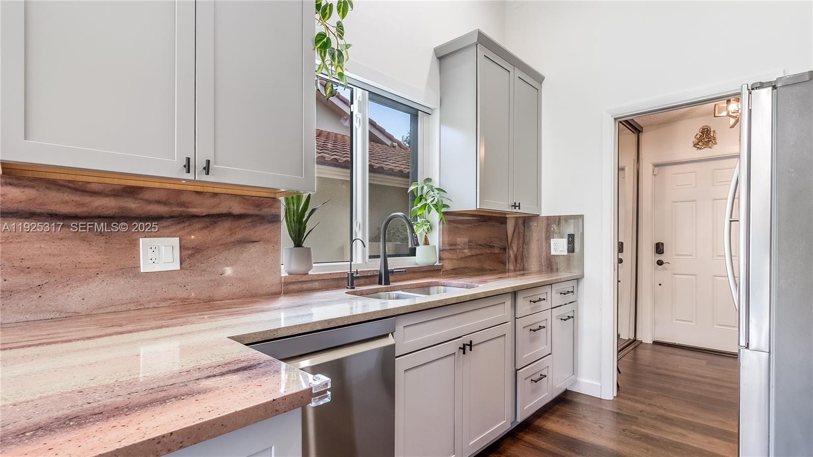 SARATOGA POINTE - Residential