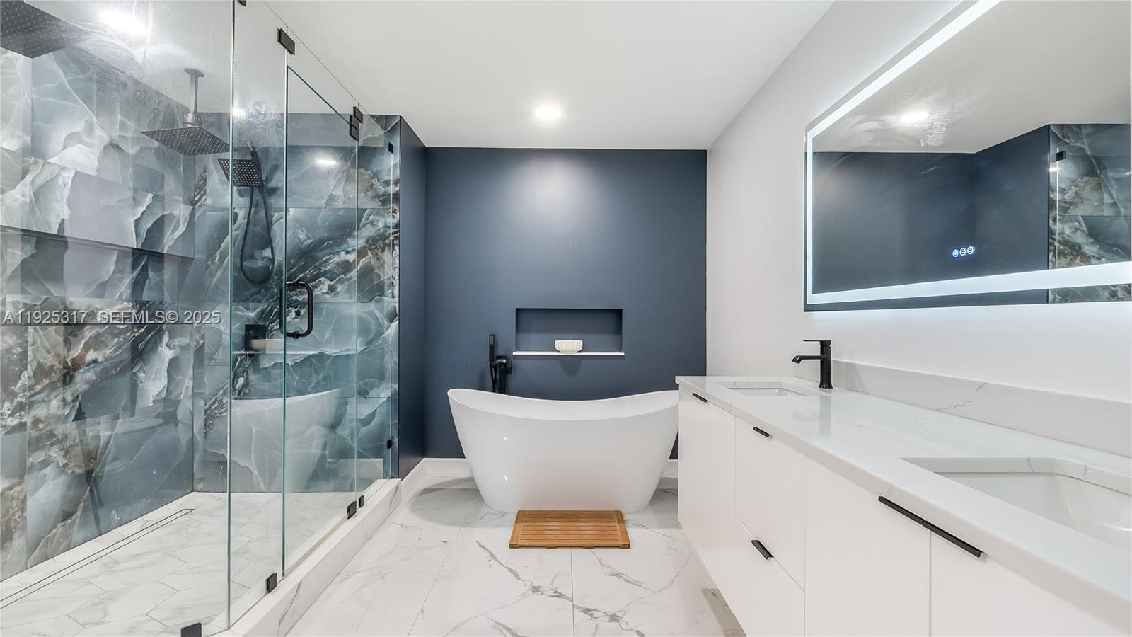 SARATOGA POINTE - Residential