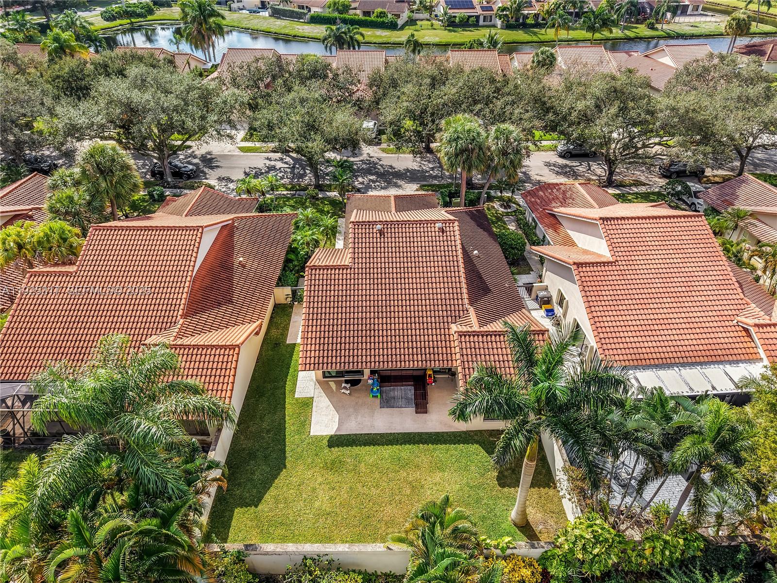 SARATOGA POINTE - Residential