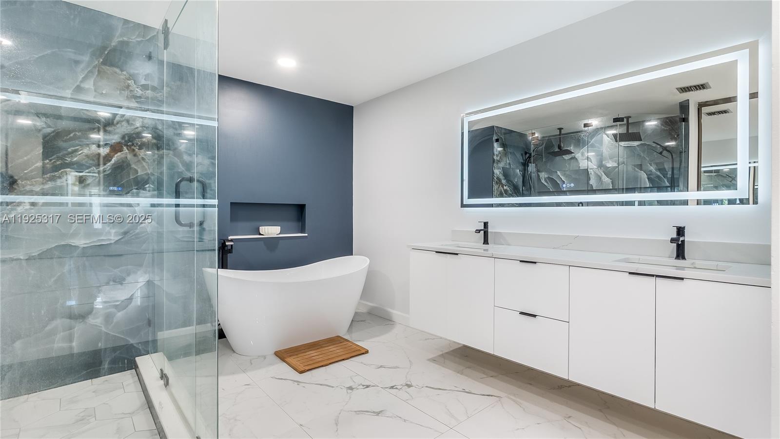 SARATOGA POINTE - Residential