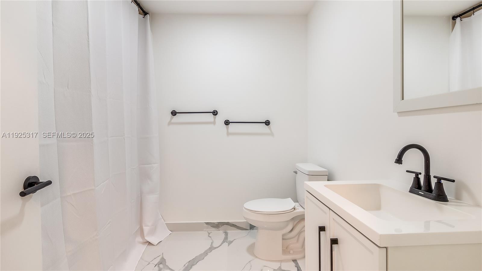 SARATOGA POINTE - Residential