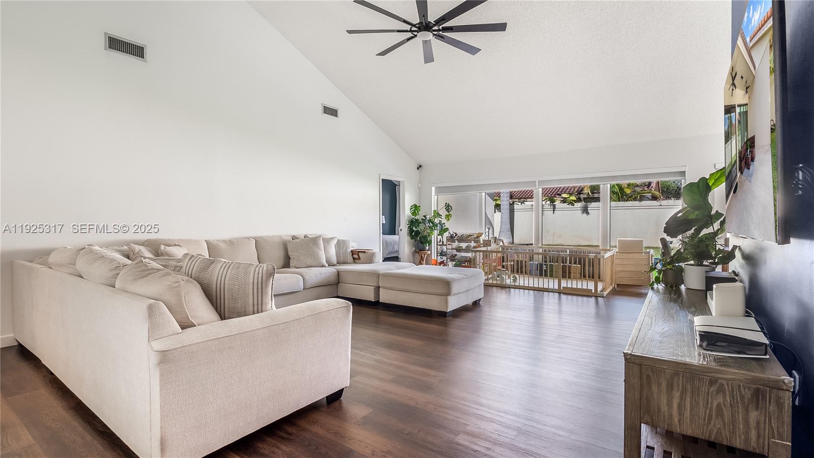 SARATOGA POINTE - Residential