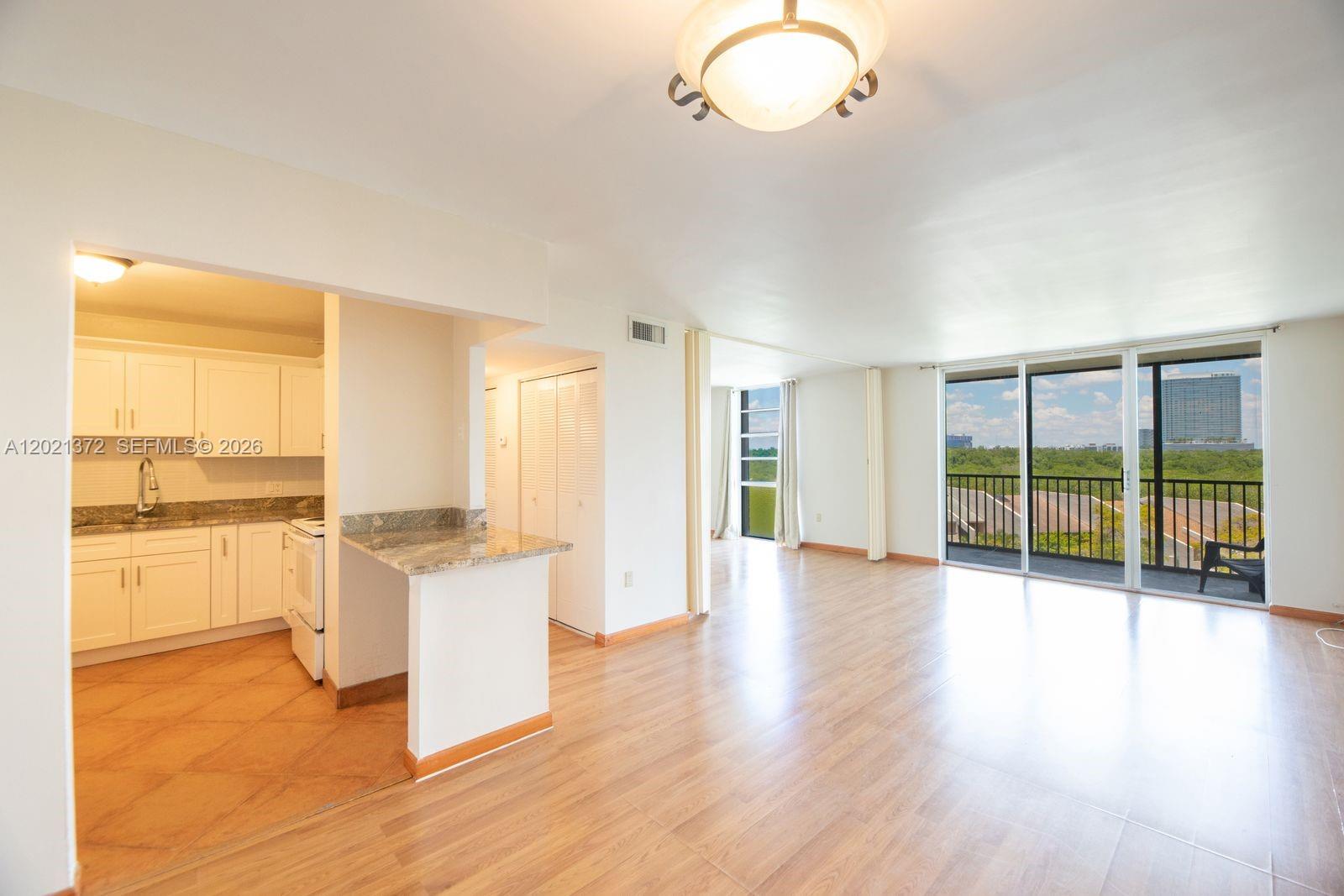 2500 NE 135th St B506