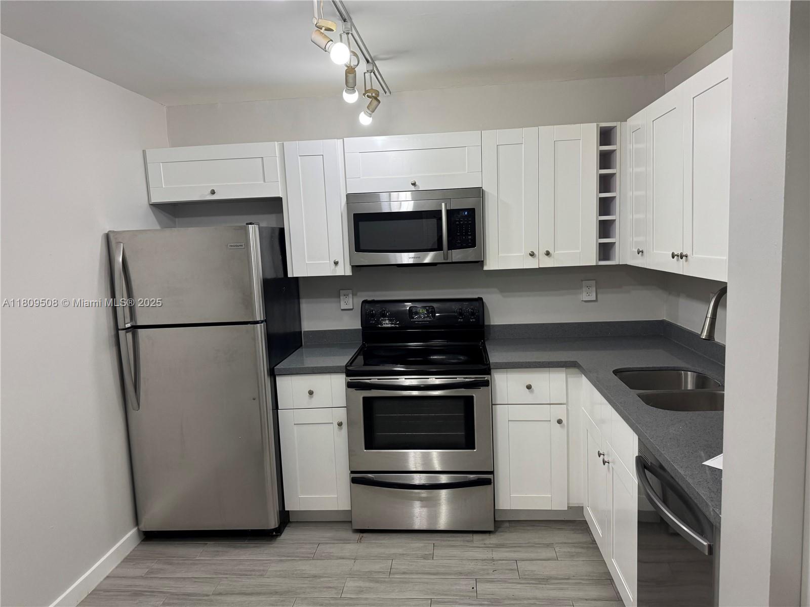 721 N Pine Island Rd 201