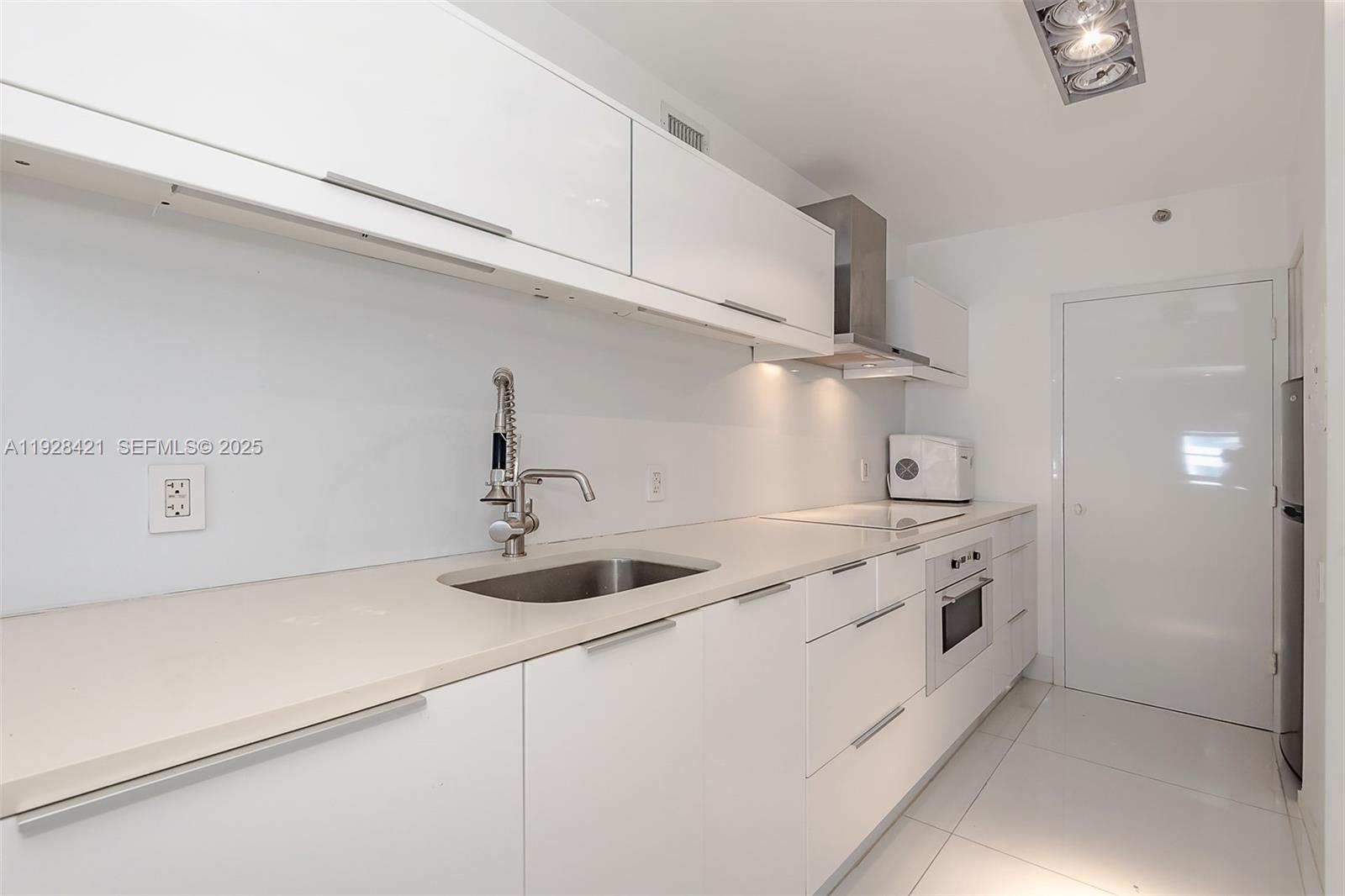 THE DECOPLAGE CONDO - Residential Lease