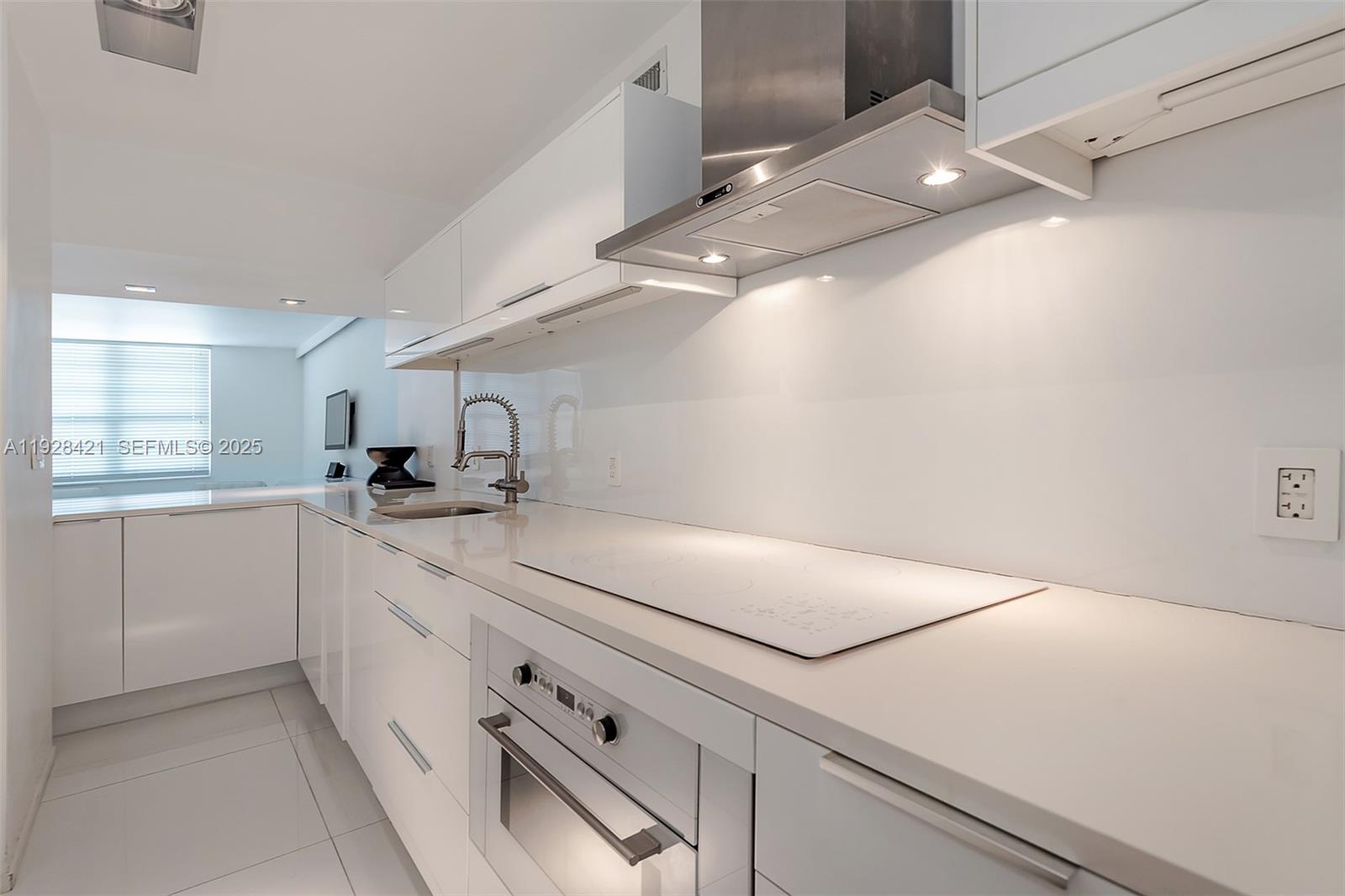 THE DECOPLAGE CONDO - Residential Lease