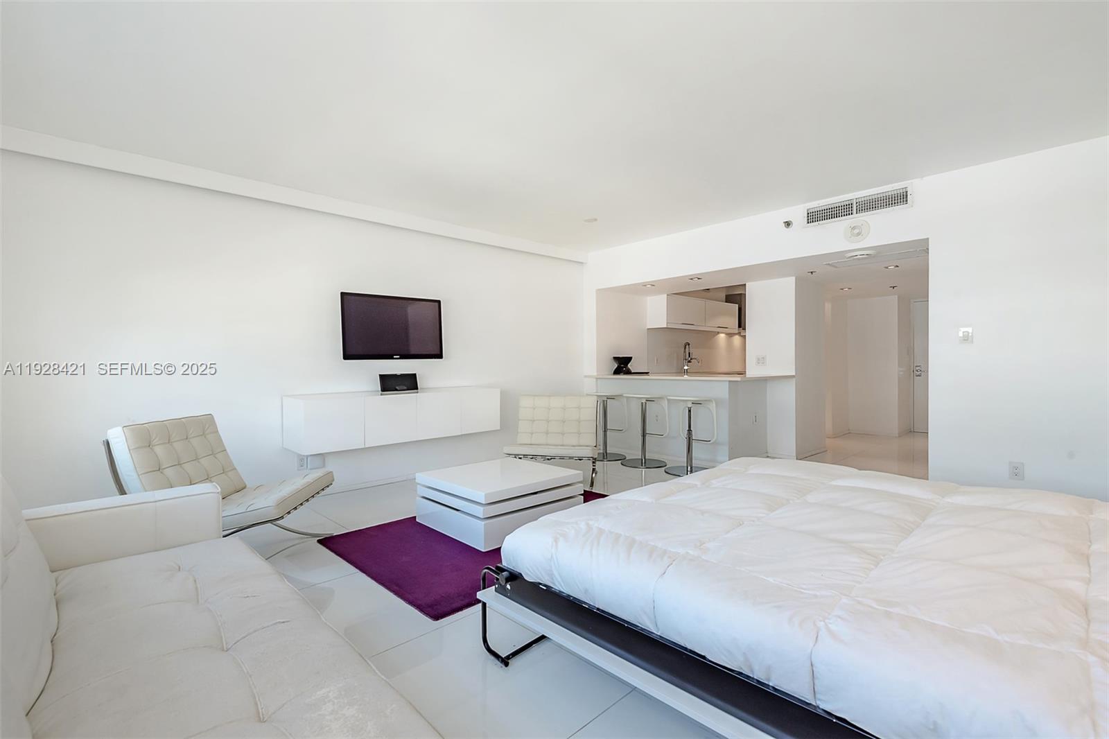 THE DECOPLAGE CONDO - Residential Lease