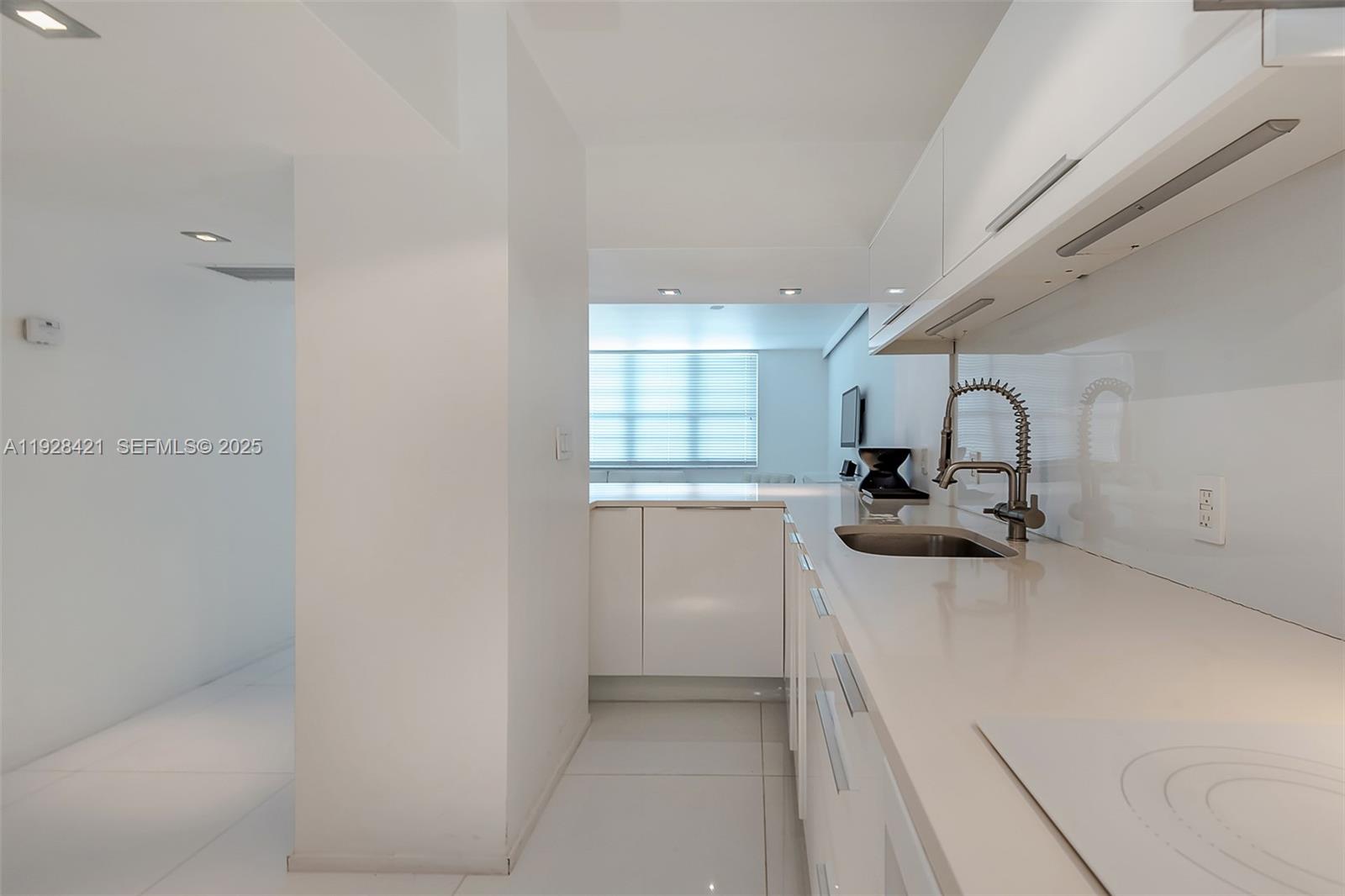 THE DECOPLAGE CONDO - Residential Lease