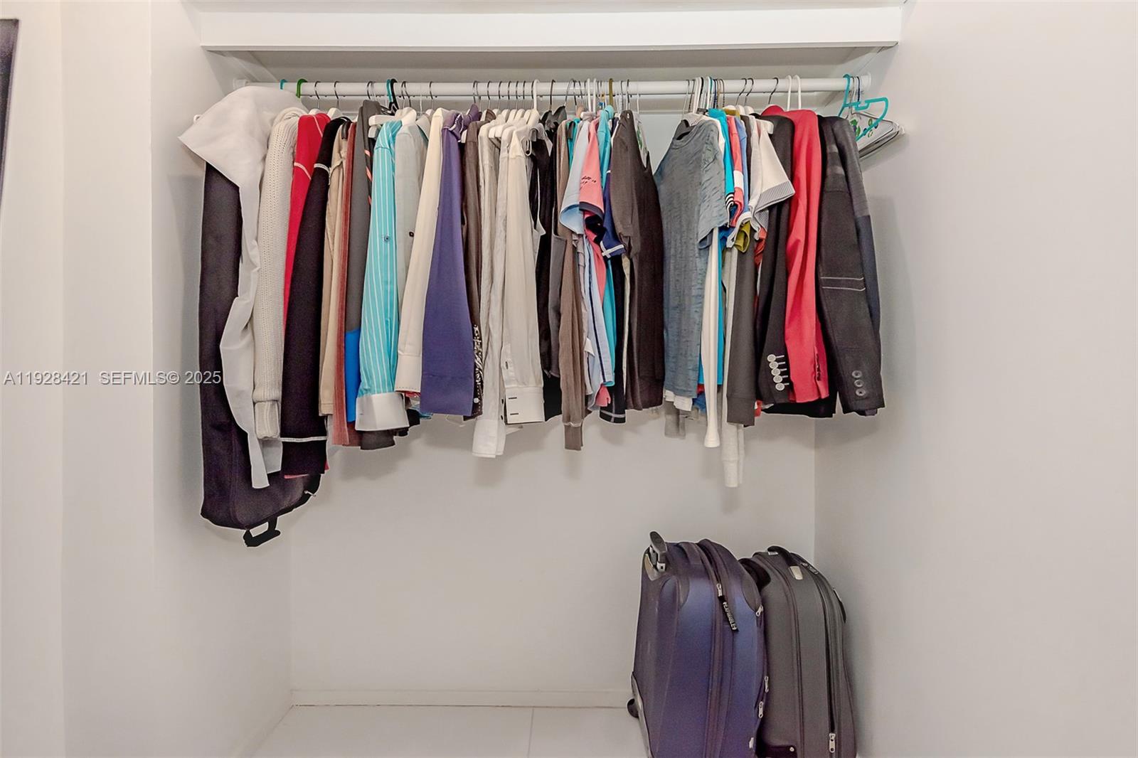 THE DECOPLAGE CONDO - Residential Lease