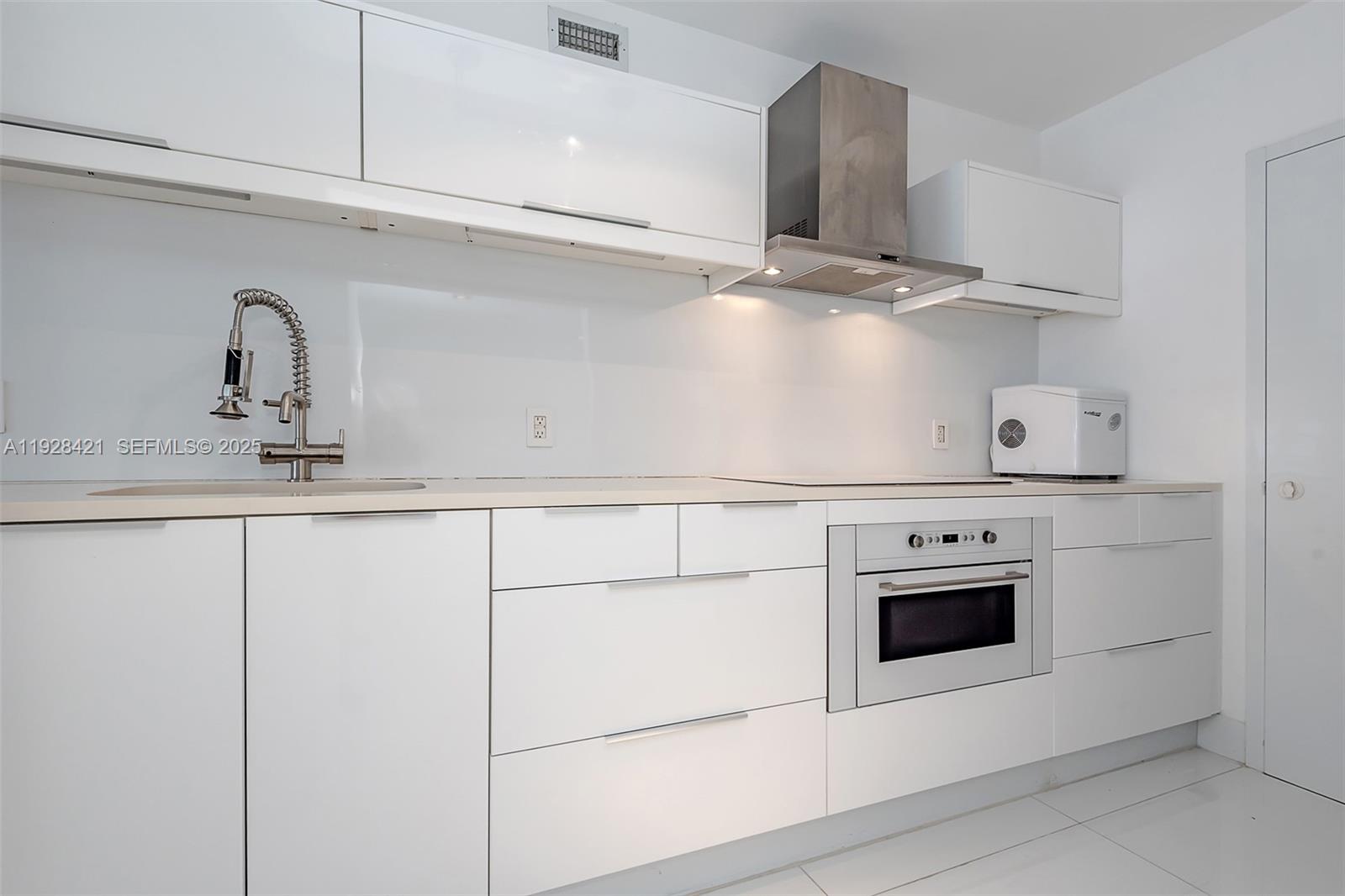 THE DECOPLAGE CONDO - Residential Lease