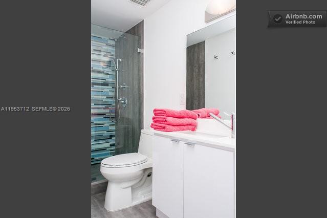 ELISA CONDO - Residential