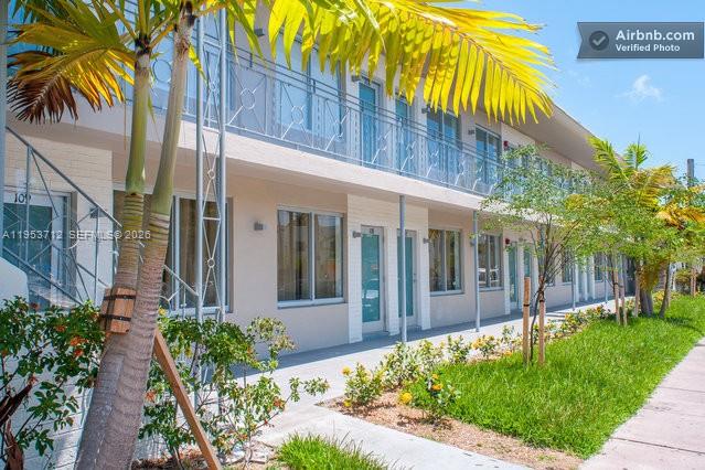 ELISA CONDO - Residential