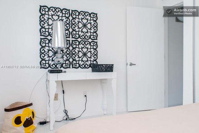 ELISA CONDO - Residential