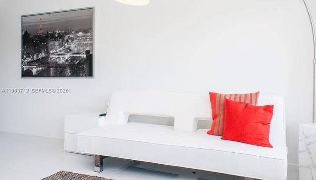 ELISA CONDO - Residential