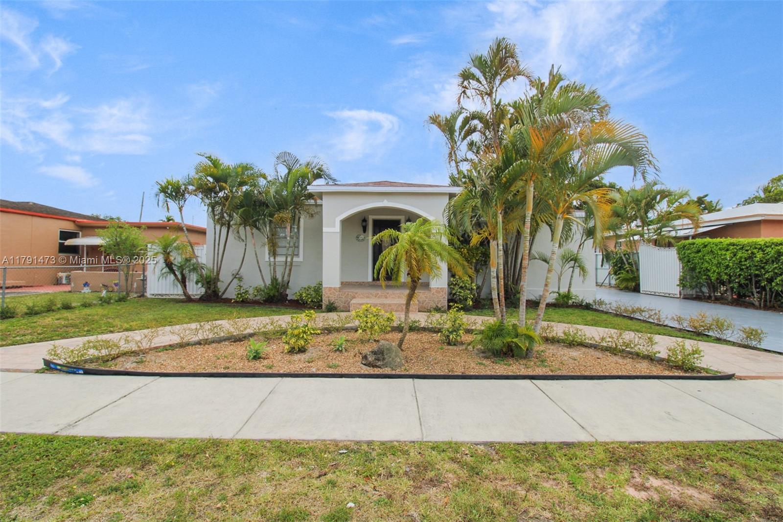 Rental Property at 580 Se 4th St, Hialeah, Miami-Dade County, Florida - Bedrooms: 3 
Bathrooms: 2  - $4,700 MO.