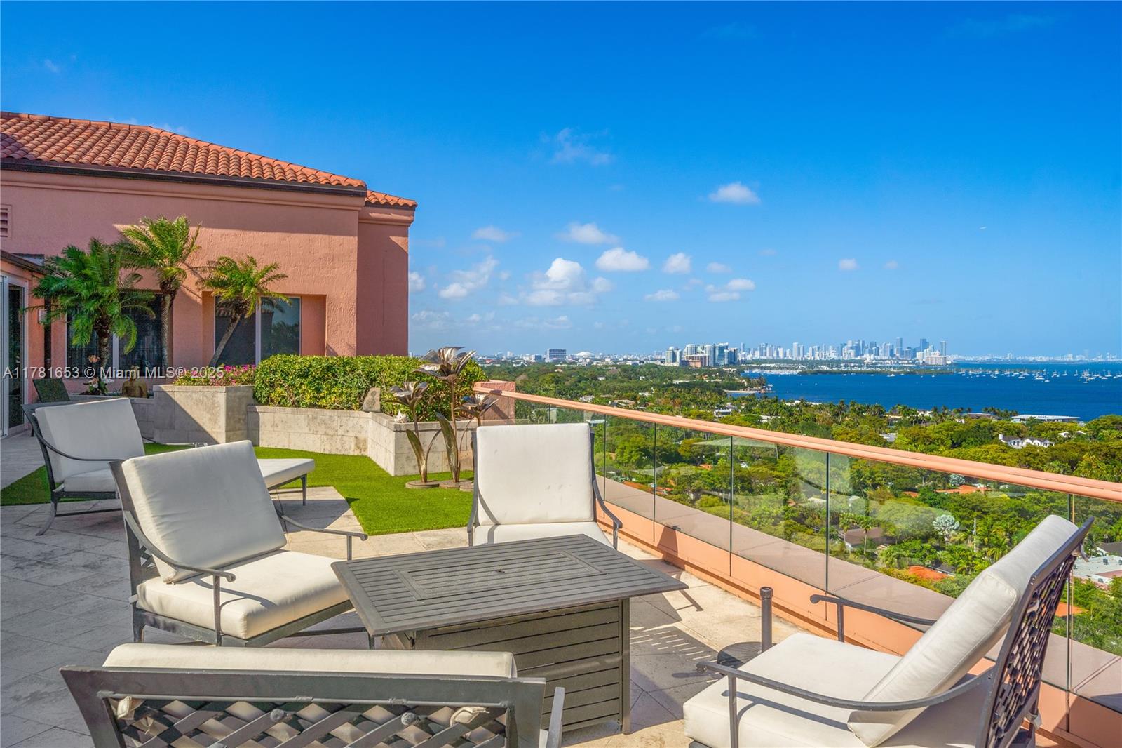 60 Edgewater Dr TS-E