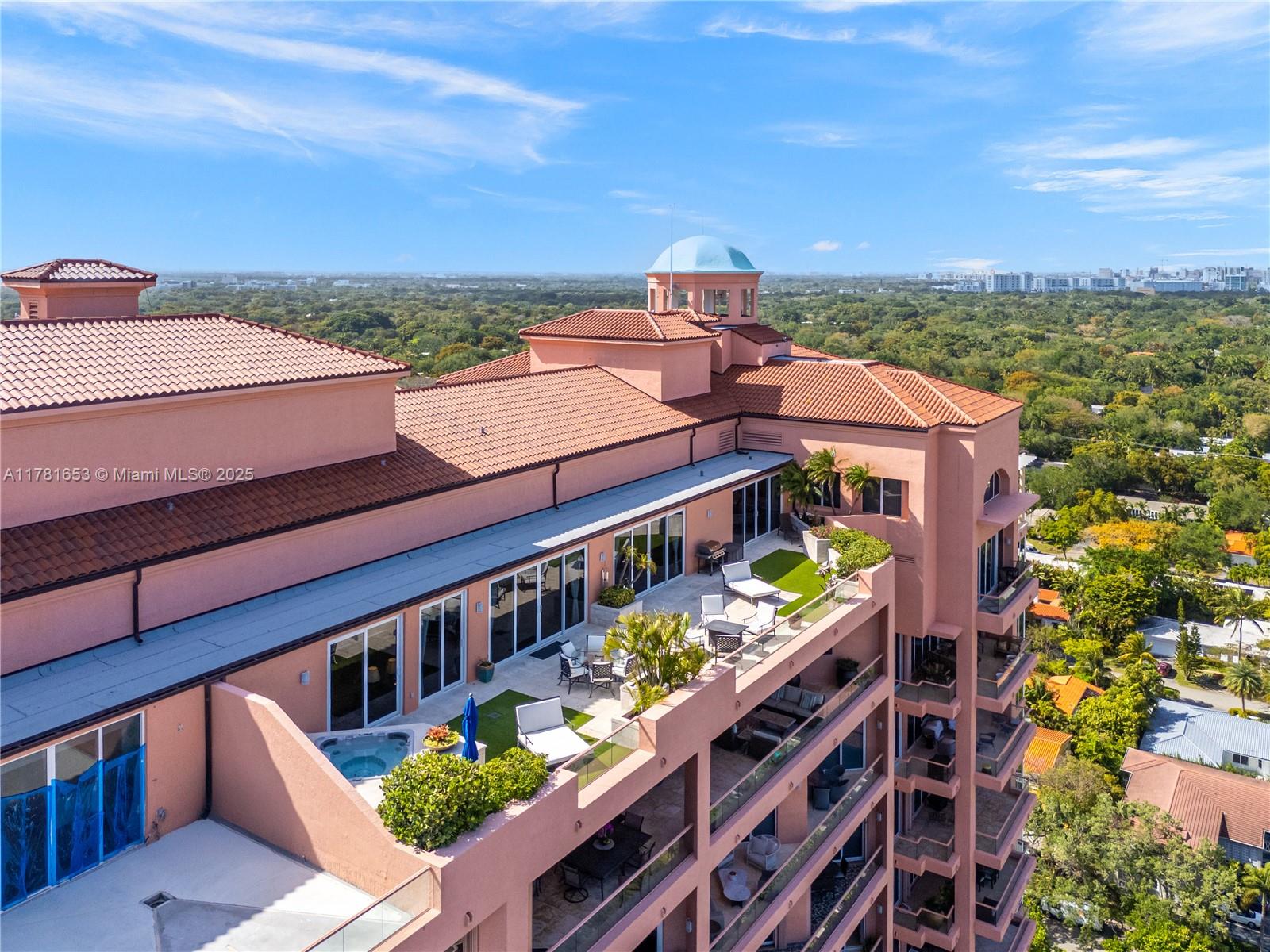 60 Edgewater Dr TS-E