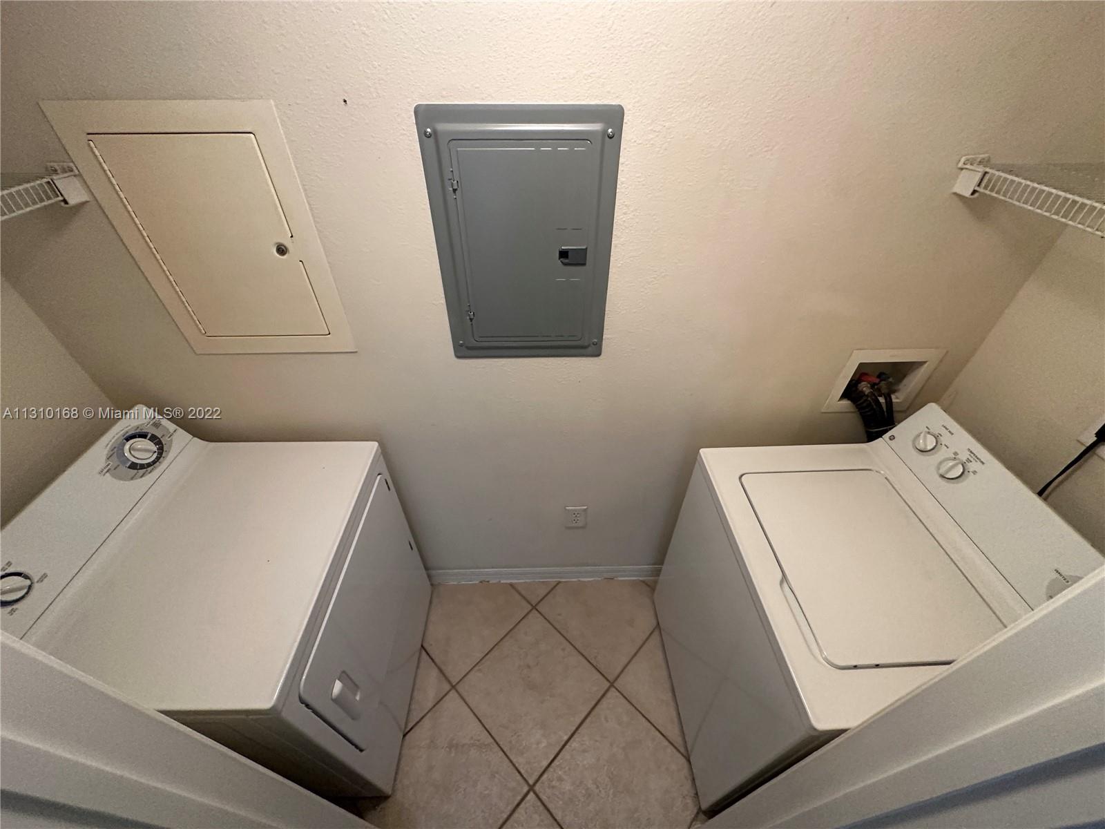 VILLAS AT EMERALD DUNES C - Residential Lease