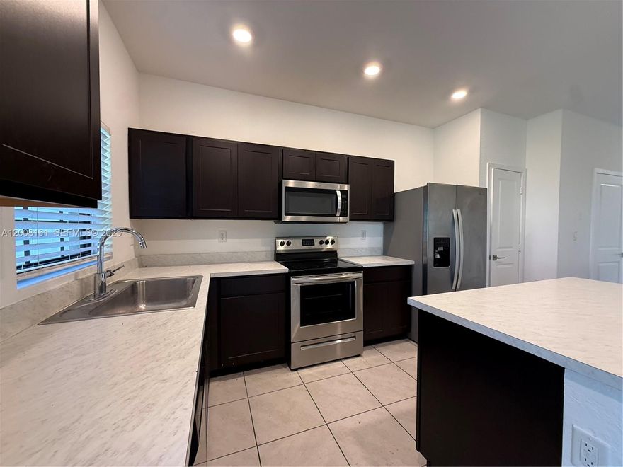Spacious 3-Bedroom, 2.5-Bathroom Townhouse with Modern Amenities. This beautiful townhouse offers three generously sized bedrooms and two and a half well-appointed bathrooms, perfect for comfortable living. It includes a one-car garage, plus a driveway with space for two additional vehicles. The open-concept kitchen is a chef's dream, featuring sleek stainless steel appliances and plenty of counter space. For added convenience, you'll find a full-sized washer and dryer right inside the unit. Ideally located near US-1 and the Florida Keys Outlet, this home offers easy access to local shopping and dining options.