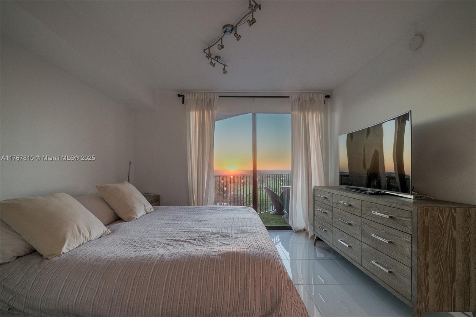 5252 PASEO CONDO - Residential