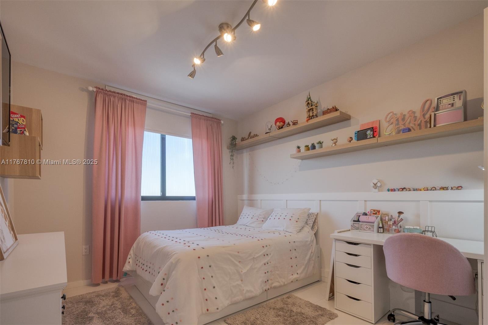 5252 PASEO CONDO - Residential