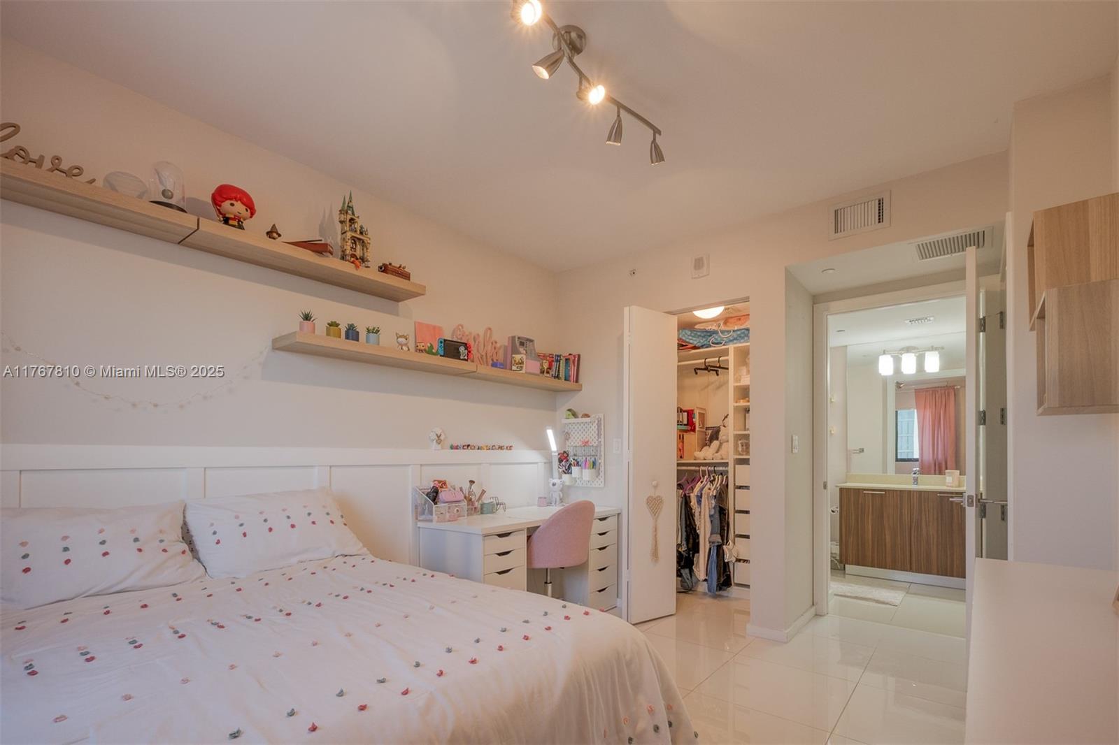 5252 PASEO CONDO - Residential