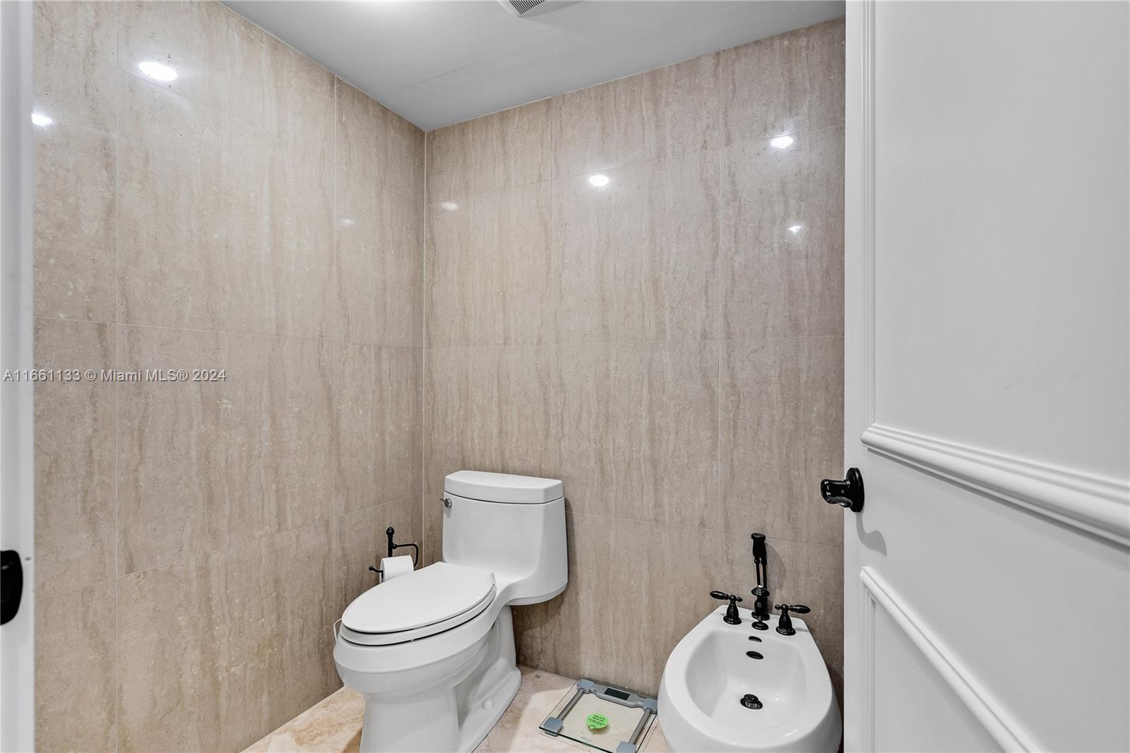 Key Biscayne, Florida 33149, United States, 2 Bedrooms Bedrooms, ,2 BathroomsBathrooms,Residential,Active,43538