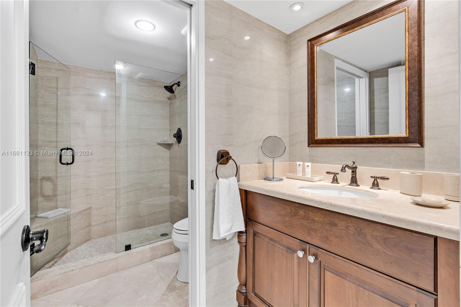 Key Biscayne, Florida 33149, United States, 2 Bedrooms Bedrooms, ,2 BathroomsBathrooms,Residential,Active,43538